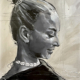 Portretschilderij: Zwart-wit portret van Tess een groot portret van 100x140 cm. Geschilderd door portretschilder Antonie de Rooij