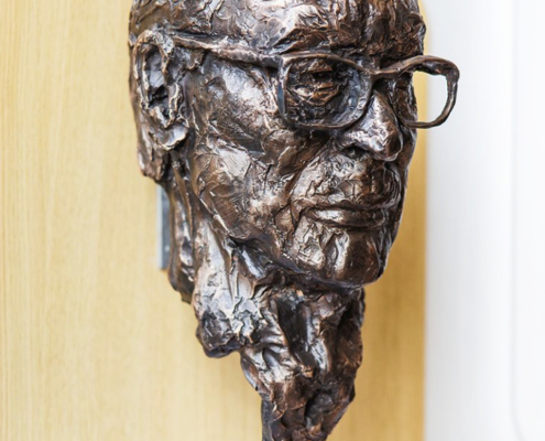 bronzen borstbeeld Henk Aldenhoven 90 jaar