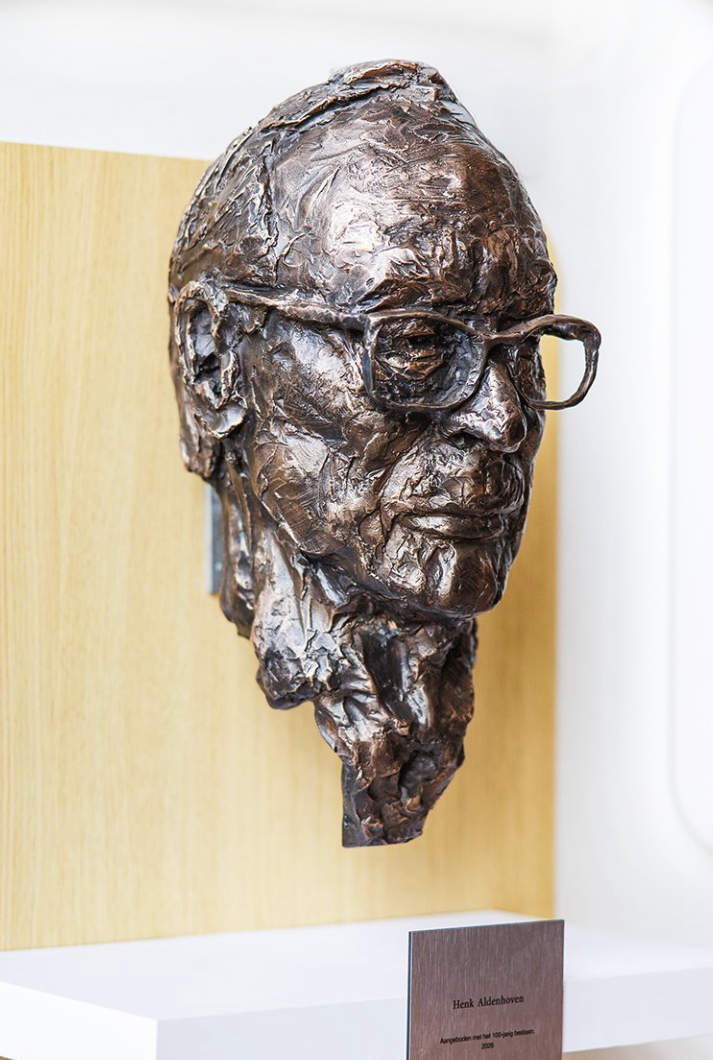 bronzen borstbeeld Henk Aldenhoven 90 jaar