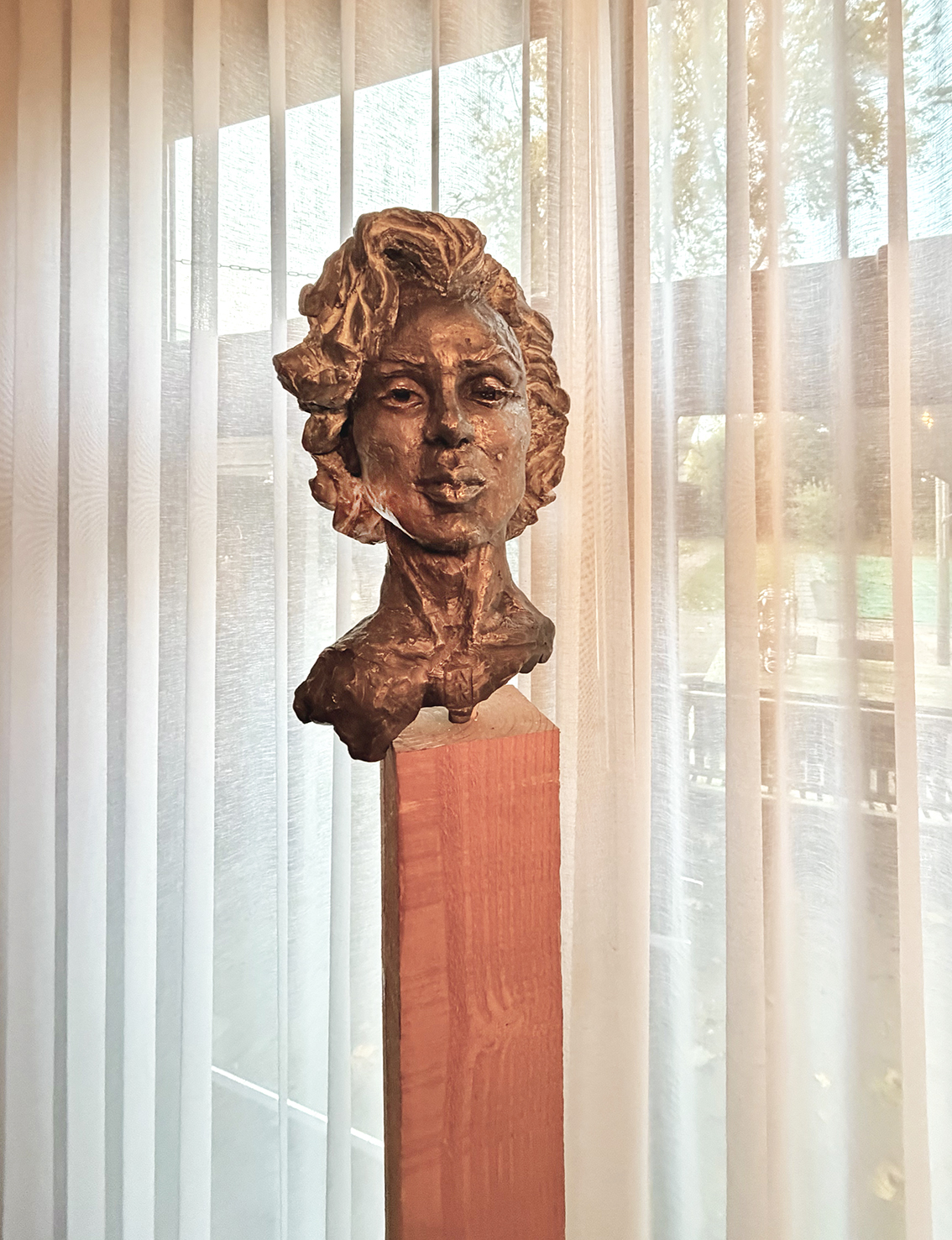 Marilyn Monroe in brons met wit gepatineerde haren